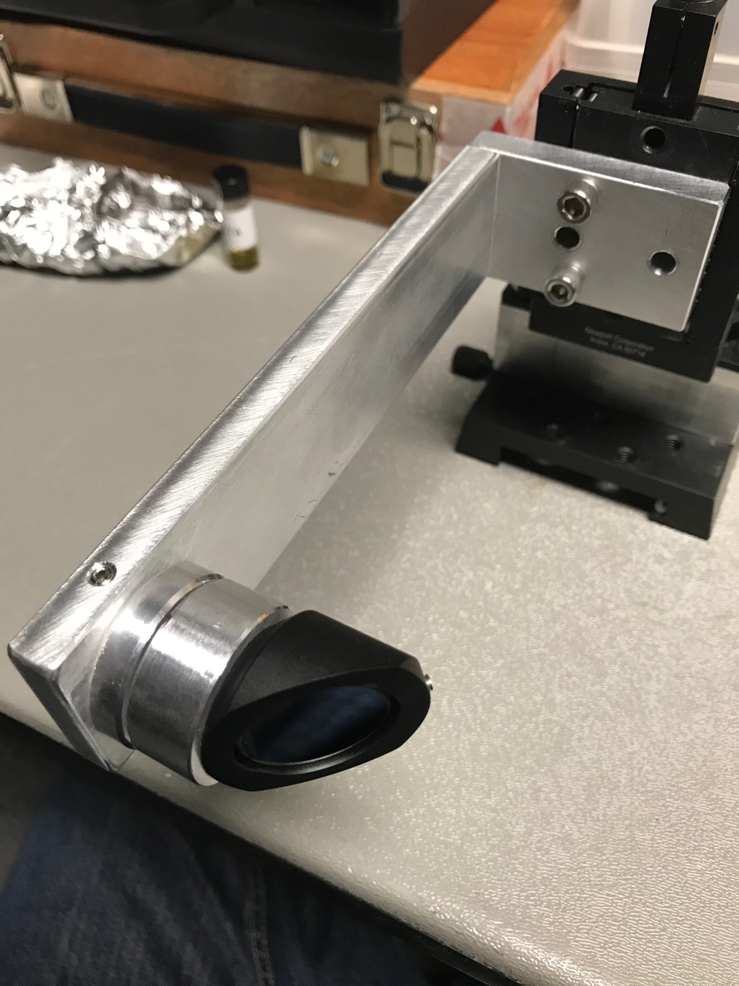 Indexing Mirror Mount for EQE system